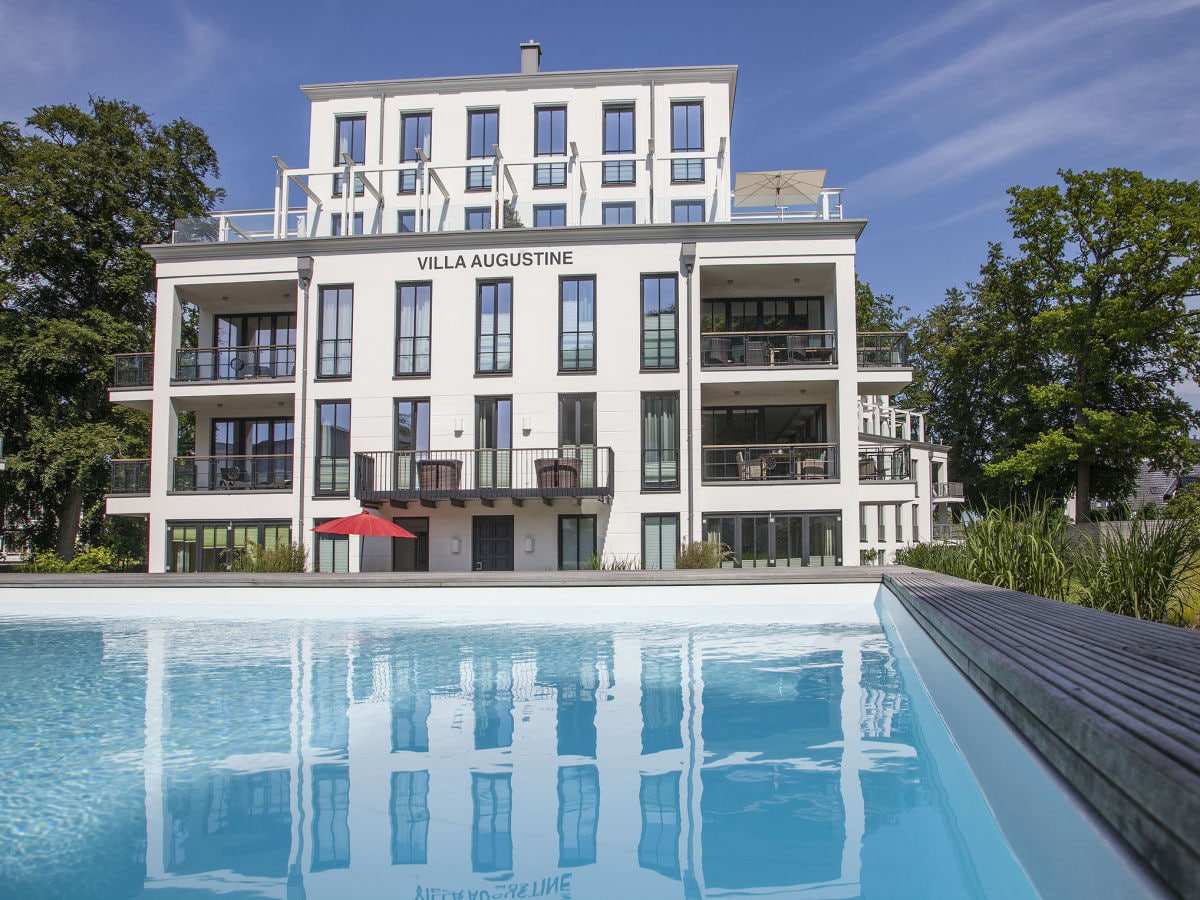 Villa Augustine mit Pool im Heinrich Heine Garten