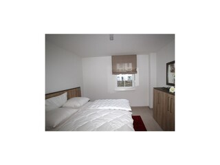 Schlafzimmer mit Doppelbett