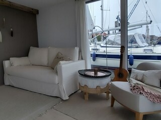 gemütliche Sitzecke mit hochwertigem Schlafsofa