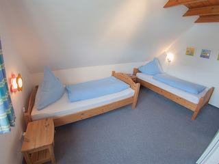 Schlafzimmer 2 mit 2 Einzelbetten