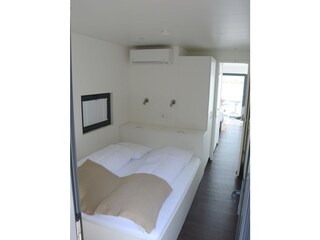 Eins der beiden Schlafzimmer