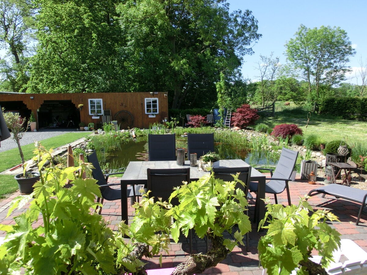 Terrasse direkt am Teich