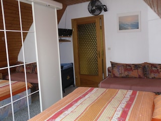 Schlafraum, Doppelbett, Liege, Kinderbett