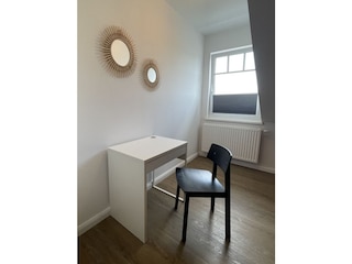 Schreibtisch, Schlafzimmer 2