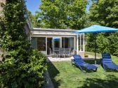 Bungalow Typ A mit Terrasse und Wiese