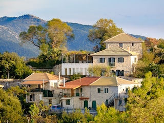 Blick zum Haus vom Dorf Kavalos