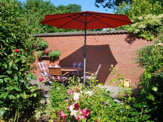 Blick aus Ihrem Vorgarten auf die Terrasse