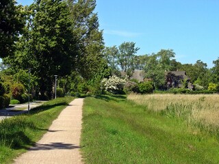 Wandern und Radfahren auf dem Deich