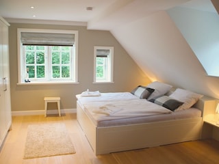 Das Master-Schlafzimmer im Obergeschoss.
