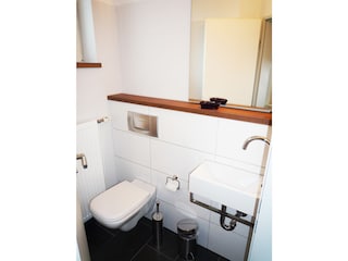 Hier der Blick in das Gäste-WC.