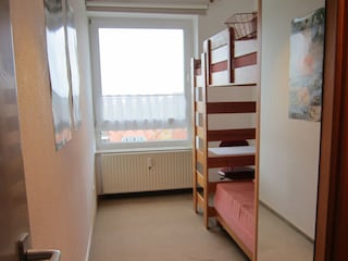 Kinderzi. m. Hochbett, Schlafcouch u. Kleiderschr.