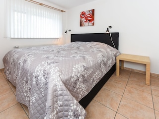 Schlafraum mit Doppelboxspringbett