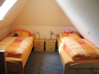 Blick ins 2 Schlafzimmer