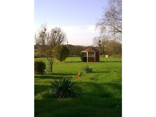 Liegewiese mit Pavillion
