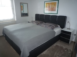 Schlafzimmer 1