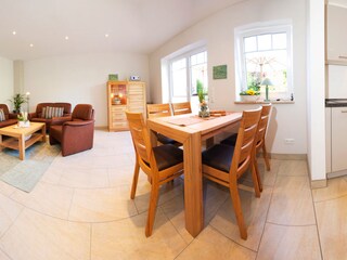 Wohnzimmer mit Eßbereich