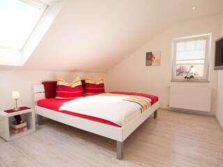 Schlafzimmer m. Doppelbett- 1. Etage
