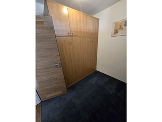 Separates Schlafzimmer mit Schrankbett
