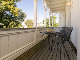 Ihr großer Balkon nach Westen.