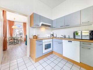 Küche mit Blick in das Wohnzimmer