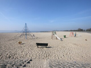 Strand am IJsselmeer knapp 1 km entfernt