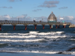 Seebrücke Zingst mit Tauchgondel