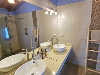 Bad zum 2. Schafzimmer mit Dusche