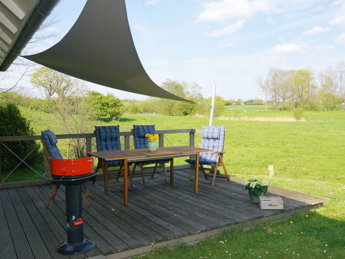 Det gule Hus Südterrasse mit Sonnensegel