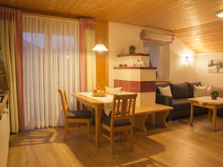 Wohnstube mit Kachelofen