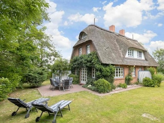 Sonniger, grüner Garten