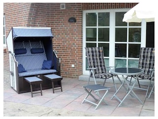 Terrasse mit Strandkorb