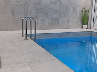 Innenpool neu