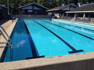 Pool: shallow end 1 m deep, total length 25 m