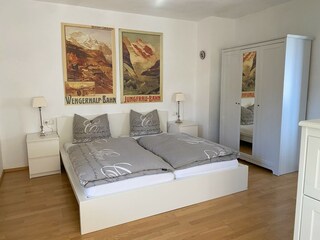 Schlafzimmer mit 2 Zusatzbetten.