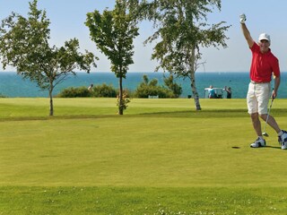 Golfing with ocean views just 5 km away