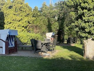 Garden with furnitages