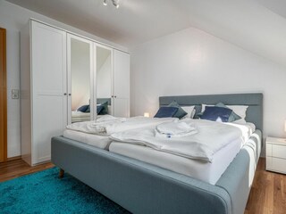 Schlafzimmer mit Doppelbett