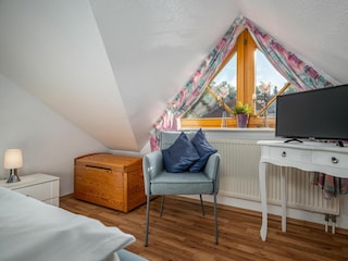 Schlafzimmer mit Doppelbett