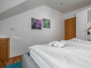 Schlafzimmer mit Doppelbett