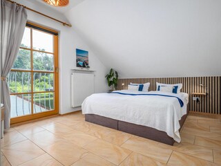 Schlafzimmer mit Doppelbett