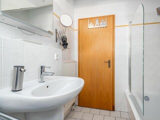 Badezimmer mit Badewanne