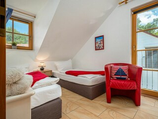 Schlafzimmer mit zwei Einzelbetten