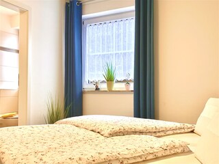 Schlafzimmer Blick in´s Bad