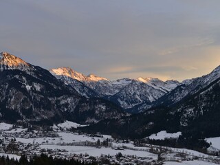 Blick vom Balkon zu den Ostrachtaler Bergen