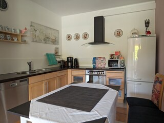 Komplett ausgestattete Küchenzeile