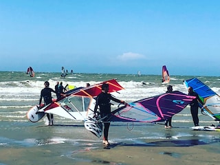 Bredene ist ideal für Windsurfer und Wellenreiter