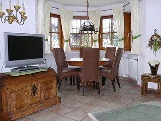 Exklusive Einrichtung - Essplatz im Erker