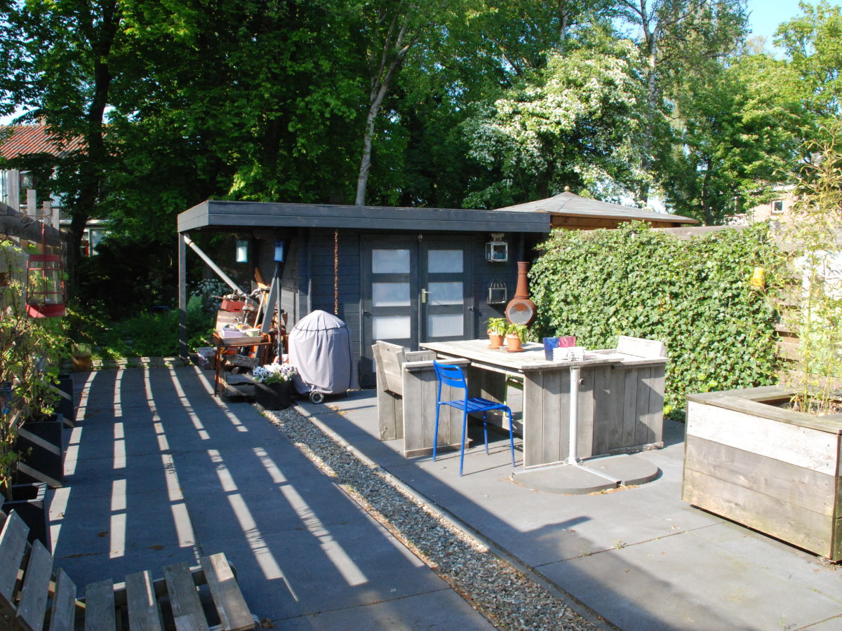 Blick von der Küche / Wohnzimmer auf den Hinterhof