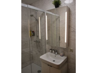 Bathroom fully tiled with marble