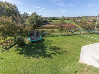 Trampolin und Volleyballnetz für Gross und Klein
